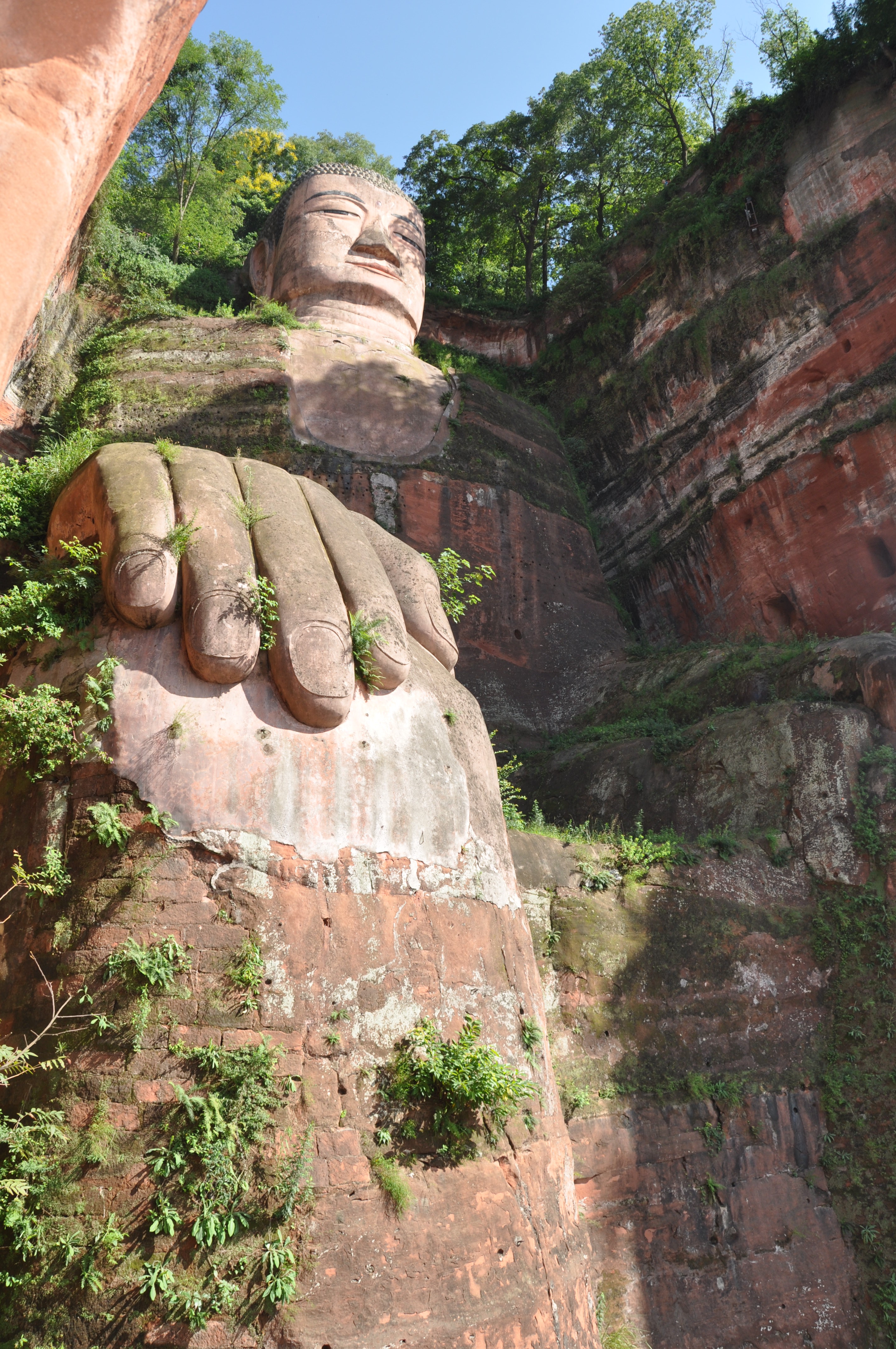 Two Travel The World - The Leshan Grand Buddha