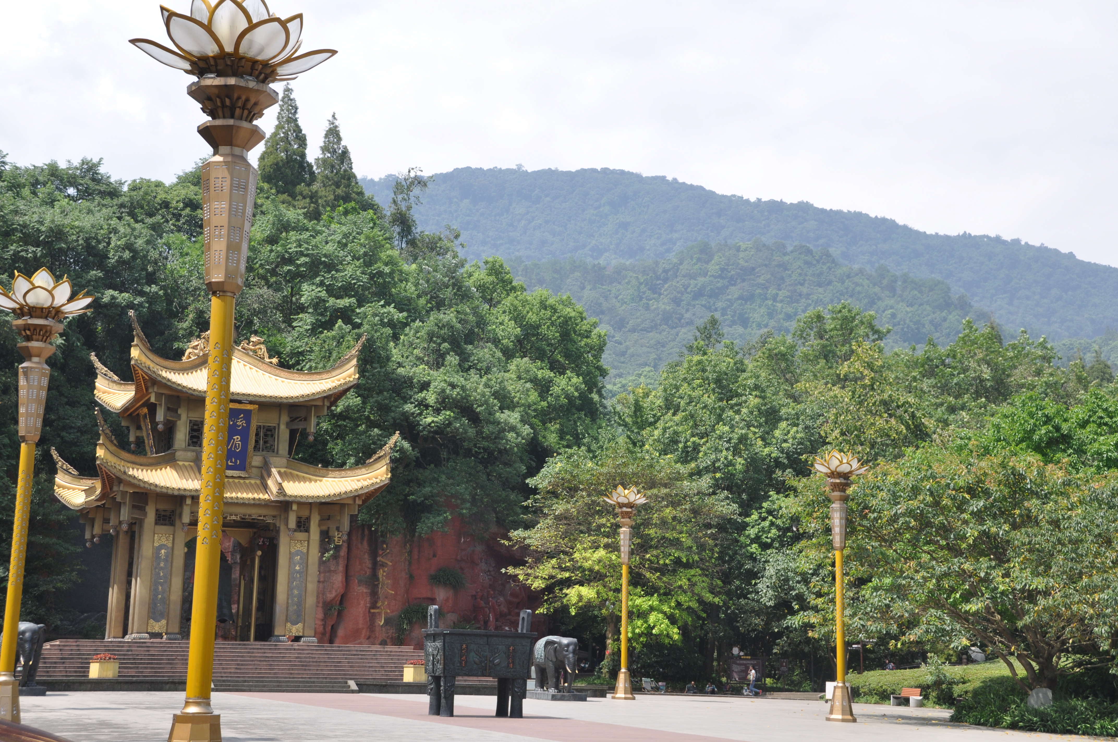 Two Travel The World - Mount Emei