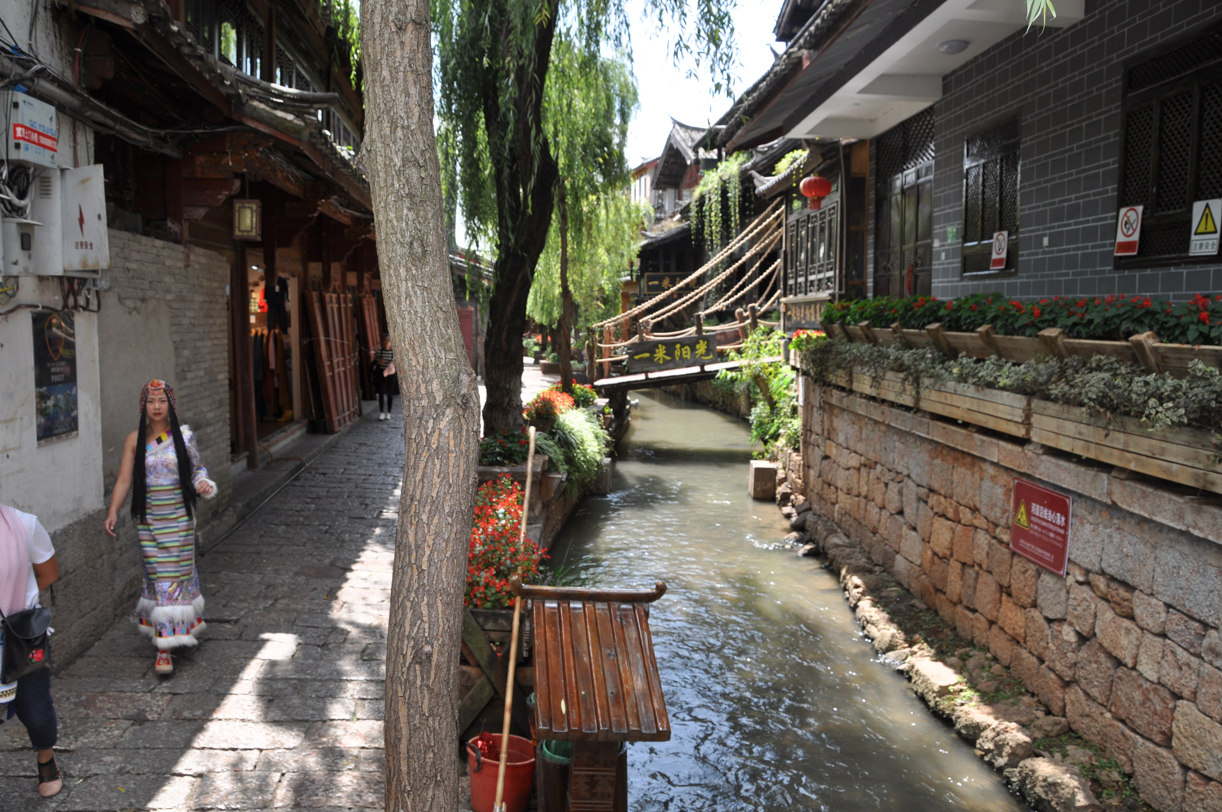 Two Travel The World - Lijiang Old Town