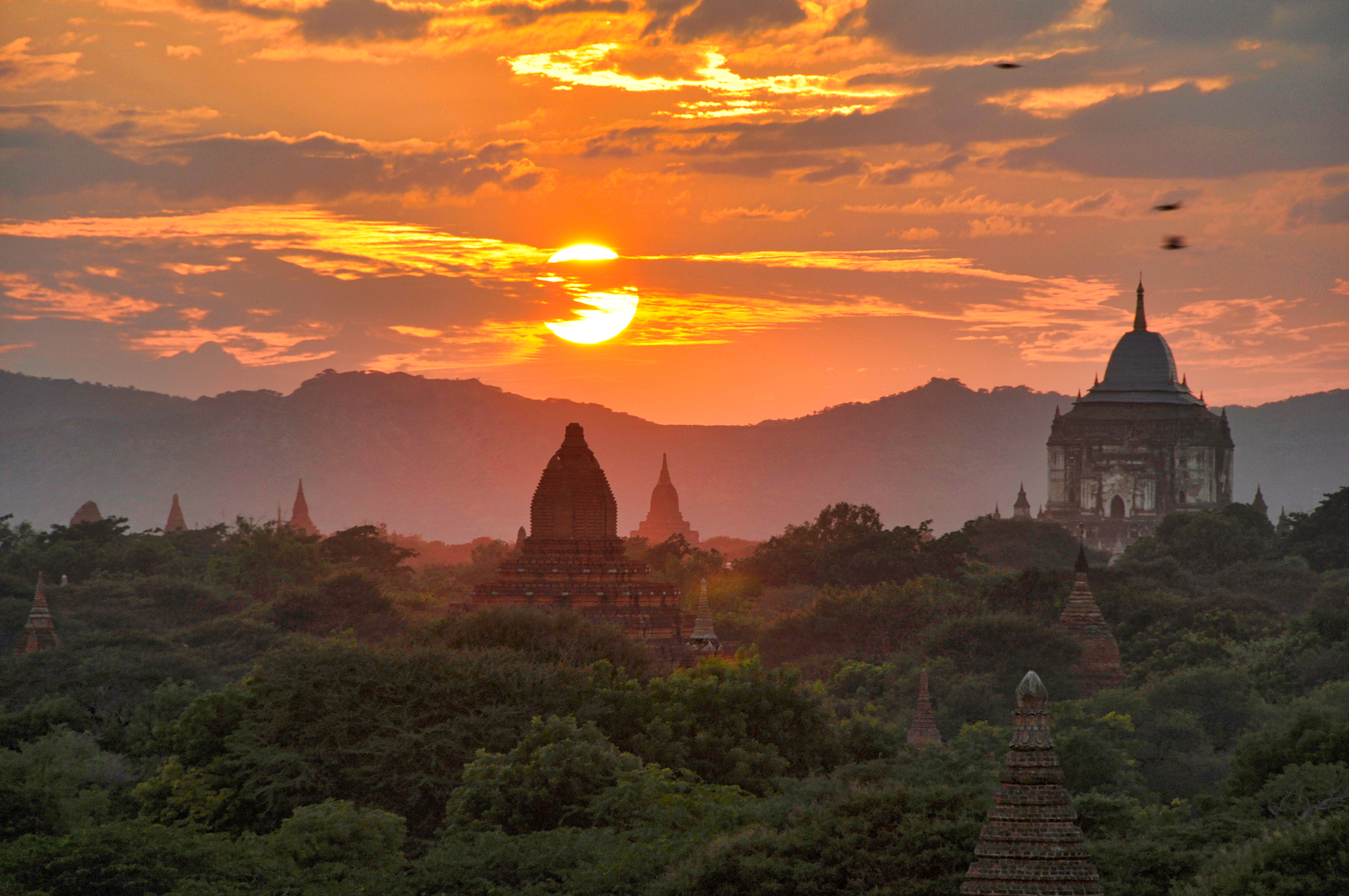 Two Travel The World - Magical Bagan