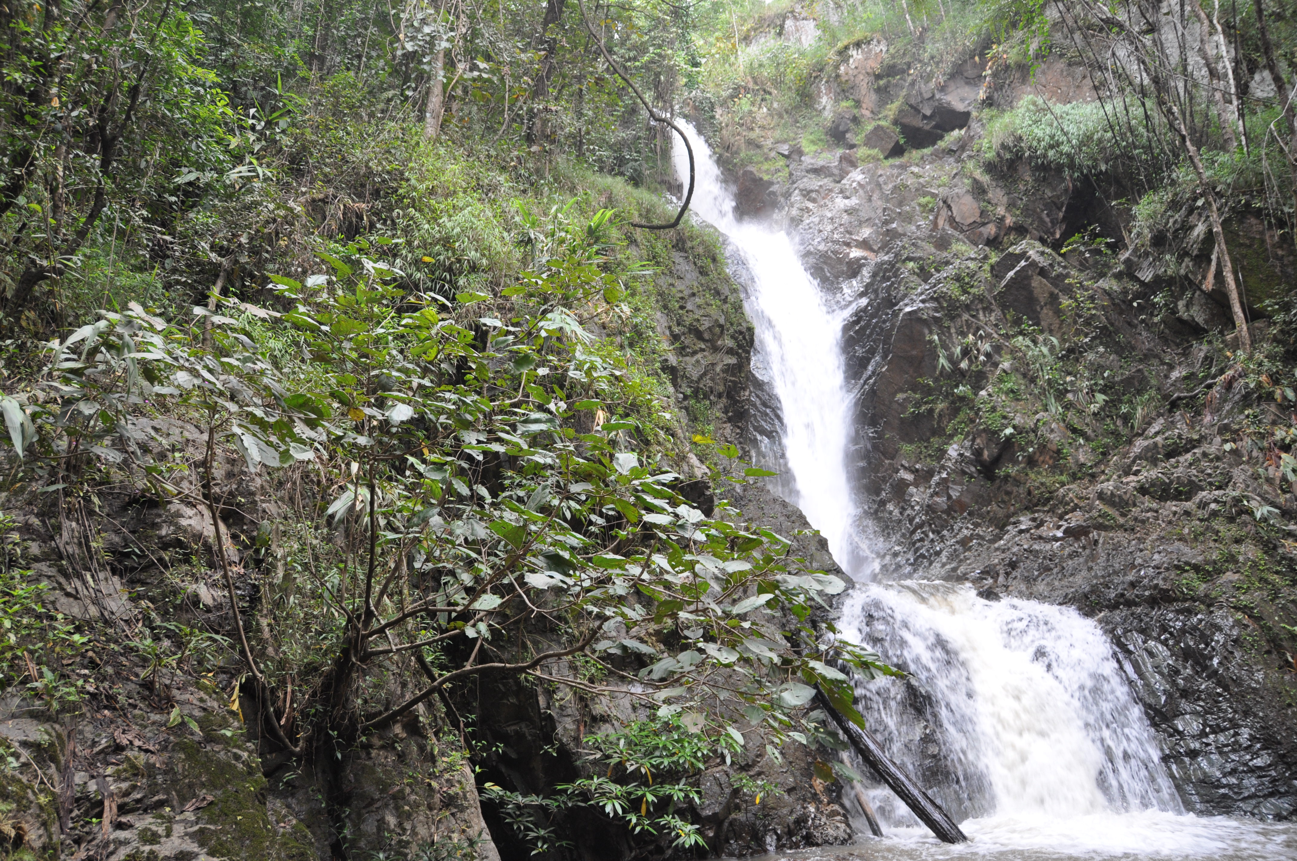 Two Travel The World - Mae Yen Waterfall
