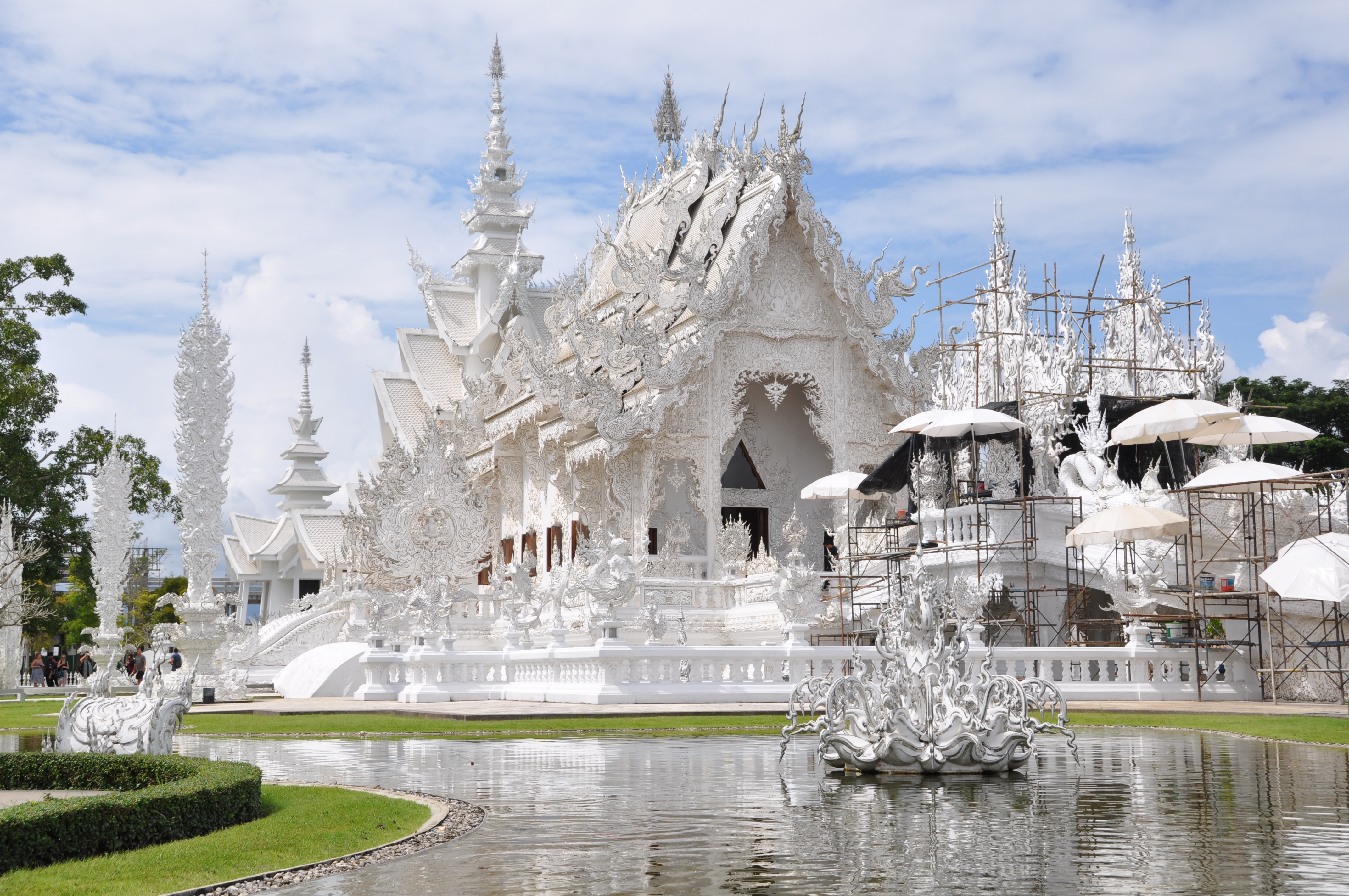 Two Travel The World - Wat Rong Khun