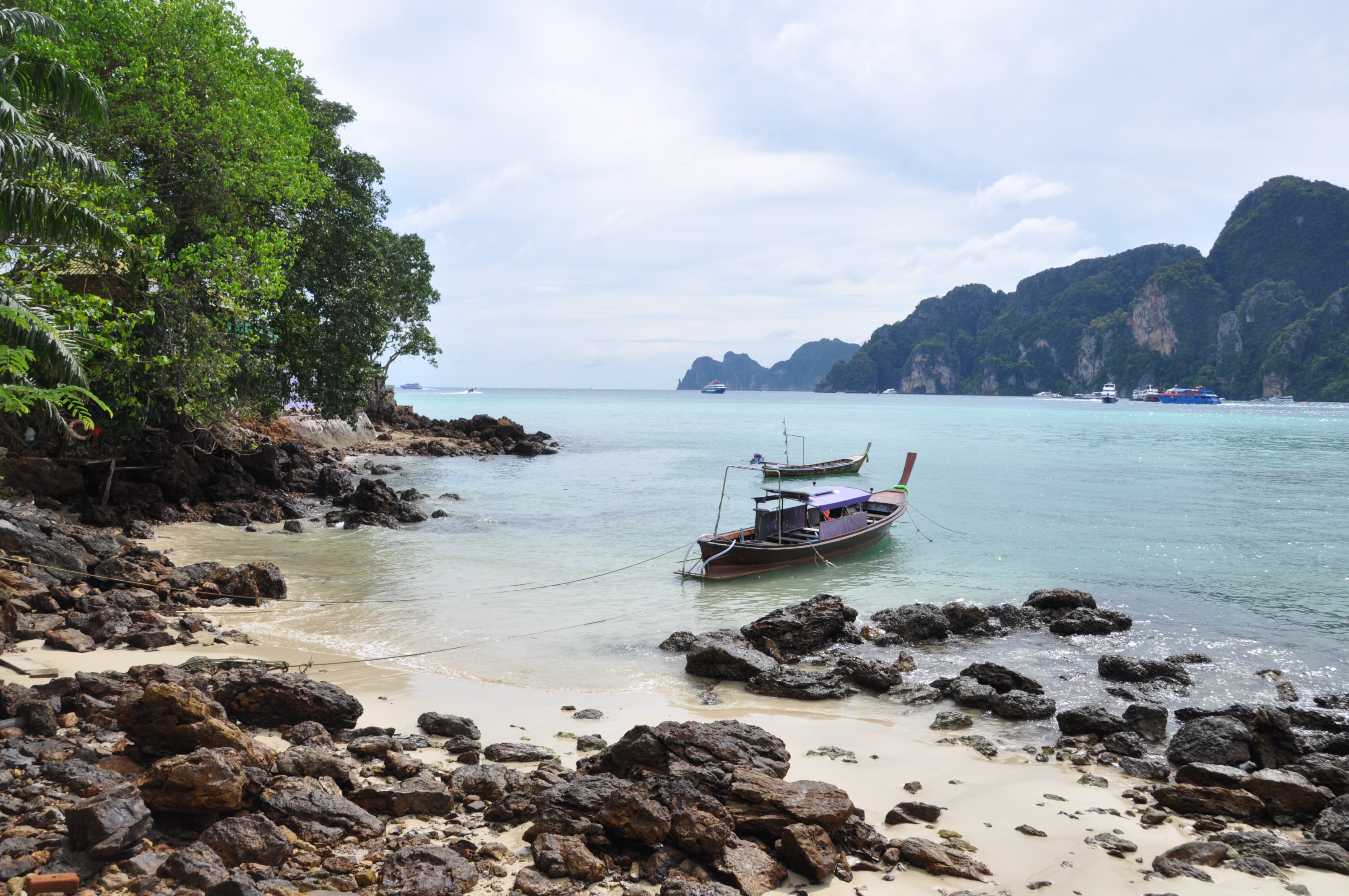 twotraveltheworld-PhiPhi