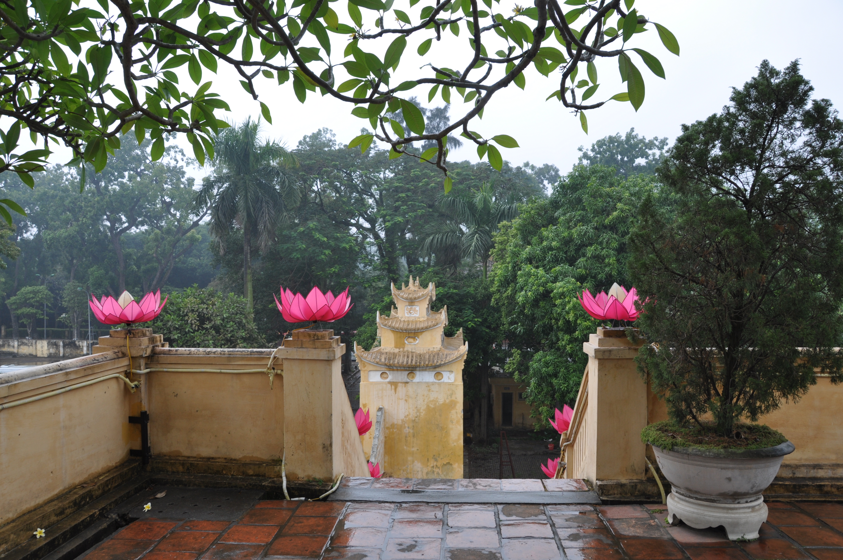 twotraveltheworld-la citadelle d'Hanoi