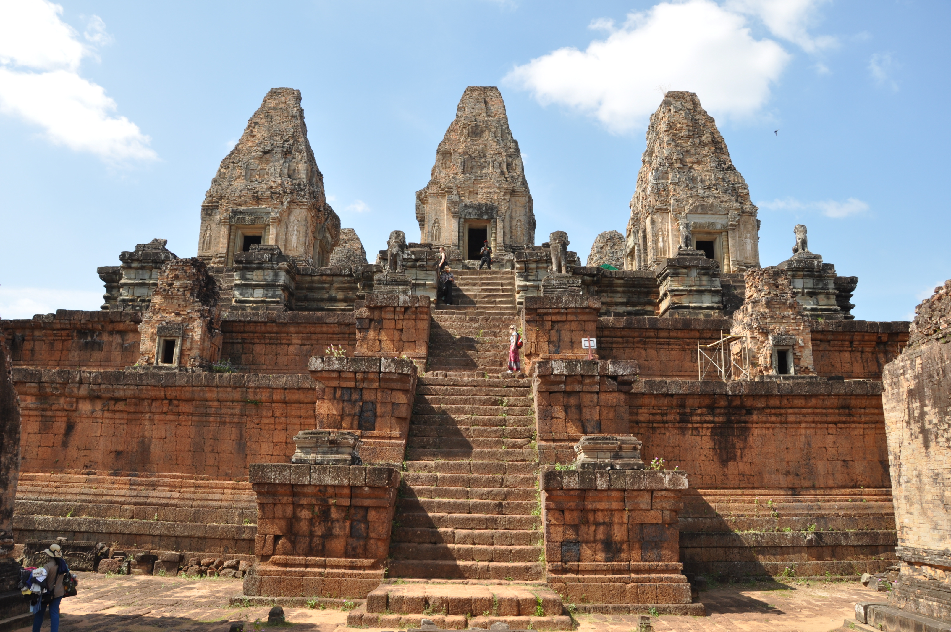 twotraveltheworld-Grand Tour Angkor