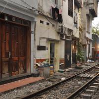 twotraveltheworld-trainHanoi