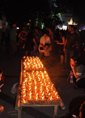 Two Travel The World - Loy Krathong Lantern Festival